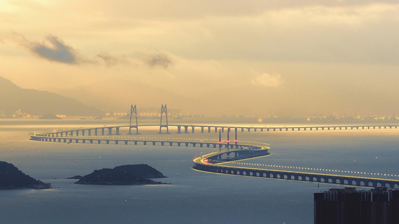 10、龐源租賃參建國家“世紀工程”港珠澳大橋（2012—2017年）_副本.jpg